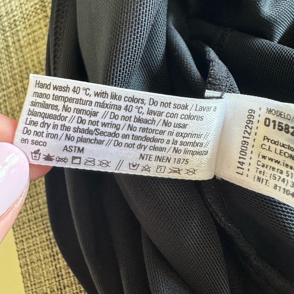 NWT Leonisa Women’s PowerSlim Secret Sculpting 2-Way Tank in black, size Medium. - Picture 12 of 14